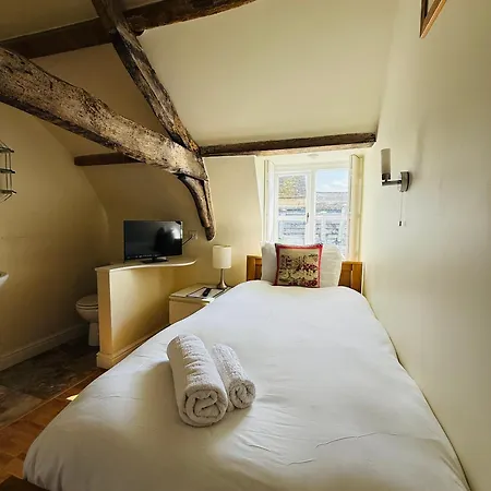 The Vale Hotel Cricklade Room photo