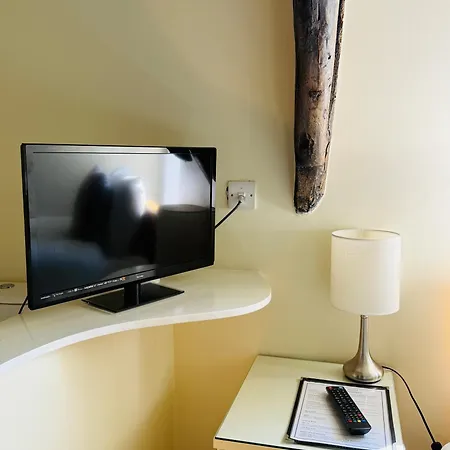 The Vale Hotel Cricklade Room photo