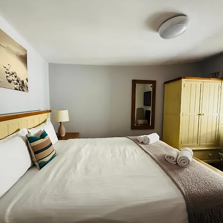 The Vale Hotel Cricklade Room photo