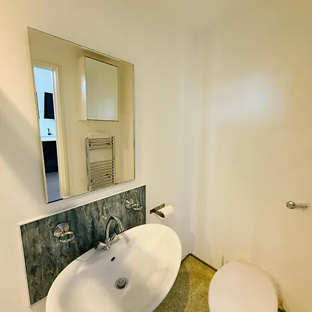 The Vale Hotel Cricklade Room photo