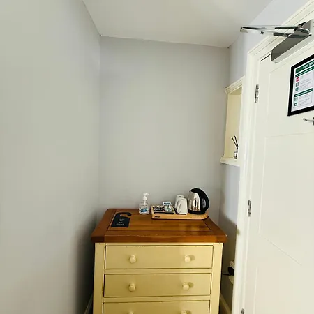 The Vale Hotel Cricklade Room photo
