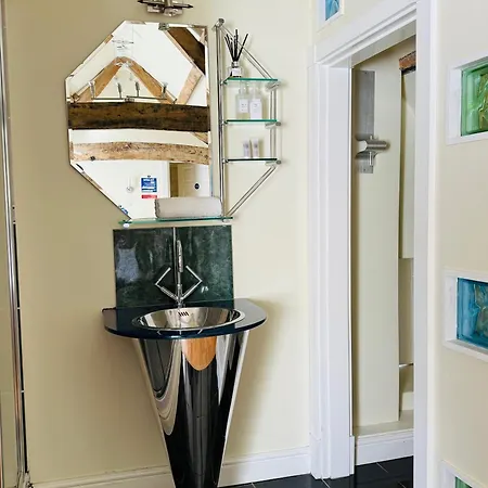 The Vale Hotel Cricklade Room photo