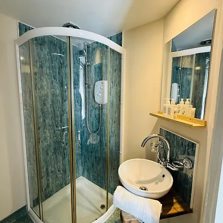 The Vale Hotel Cricklade Room photo