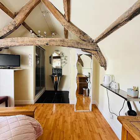 The Vale Hotel Cricklade Room photo