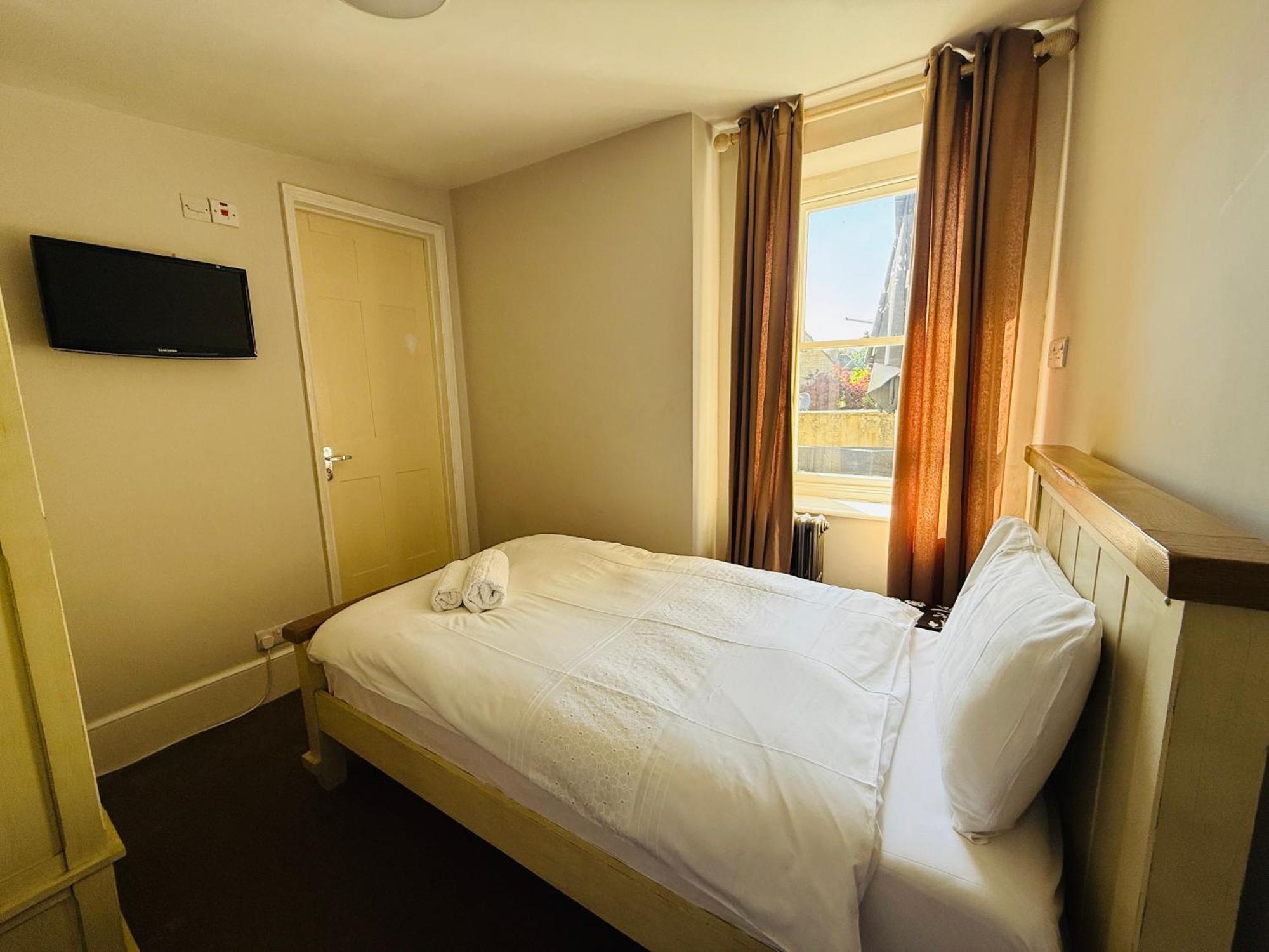 The Vale 5* Cricklade